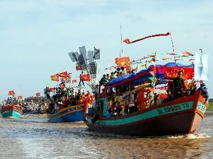 Ships during the Nghinh Ong festival (Source: VNA)